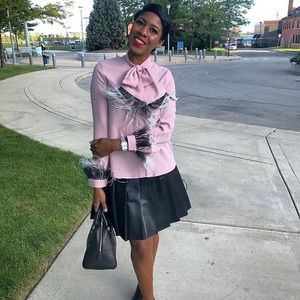 👋👋👋 HI! Meet your seller/buyer! -Tee